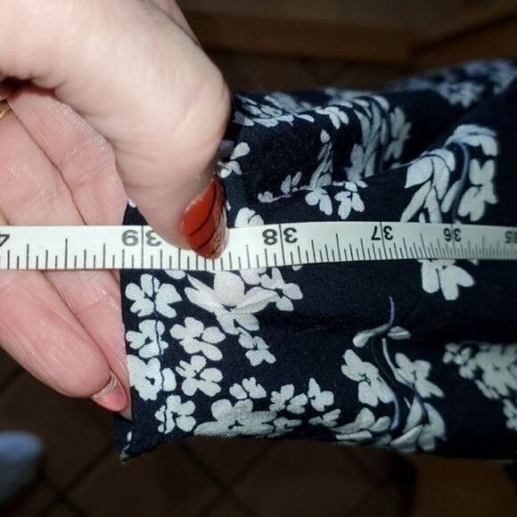 Calvin Klein Floral 100% Rayon Capped Sleeve Full Button Belt Loops Sz. 4 Dress - Picture 12 of 12
